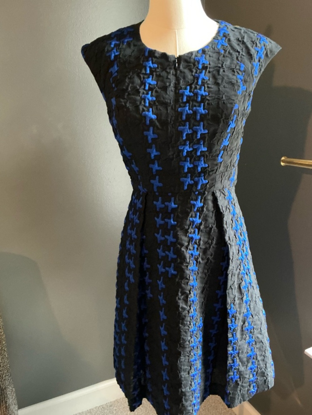 Milly black and blue geometric pattern pleated dress, size 2